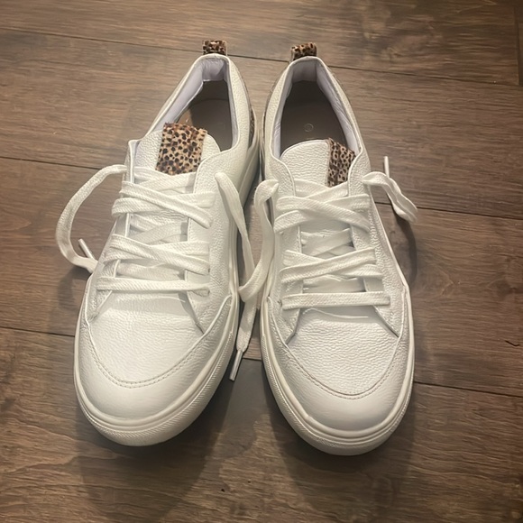 Kaanas cheetah sneakers - Picture 2 of 3